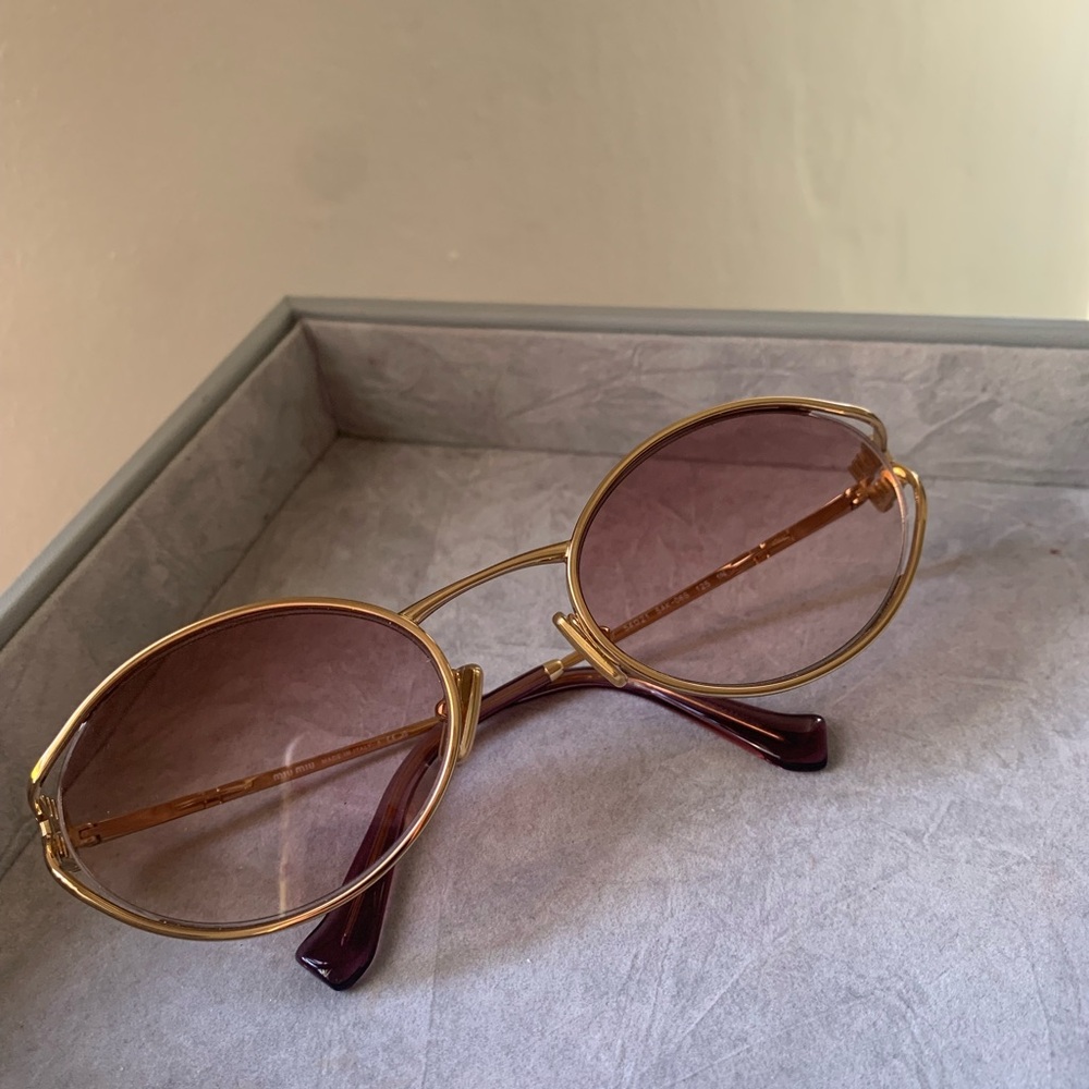 Miu Miu logo sunglasses - Picture 3 of 11